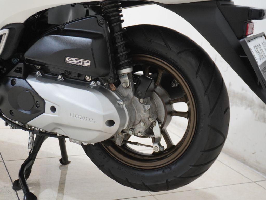 Scoopy Prestige White